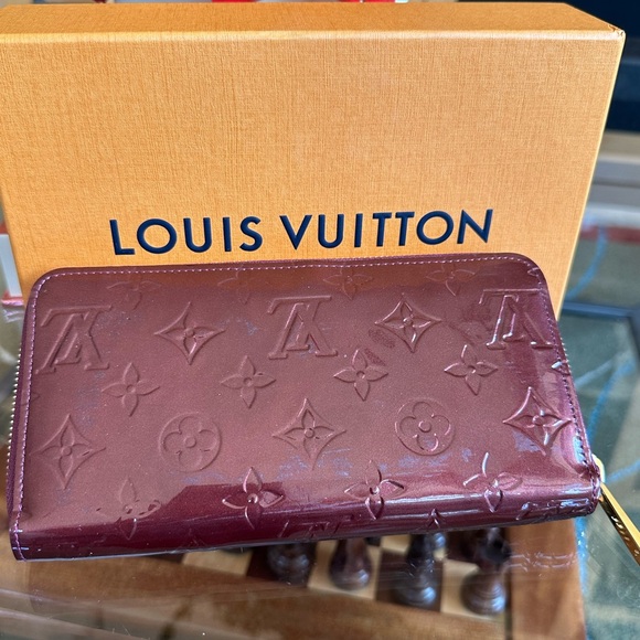 LOUIS VUITTON VERNIS MERLOT LONG ZIPPERED WALLET WITH BOX - Picture 11 of 11